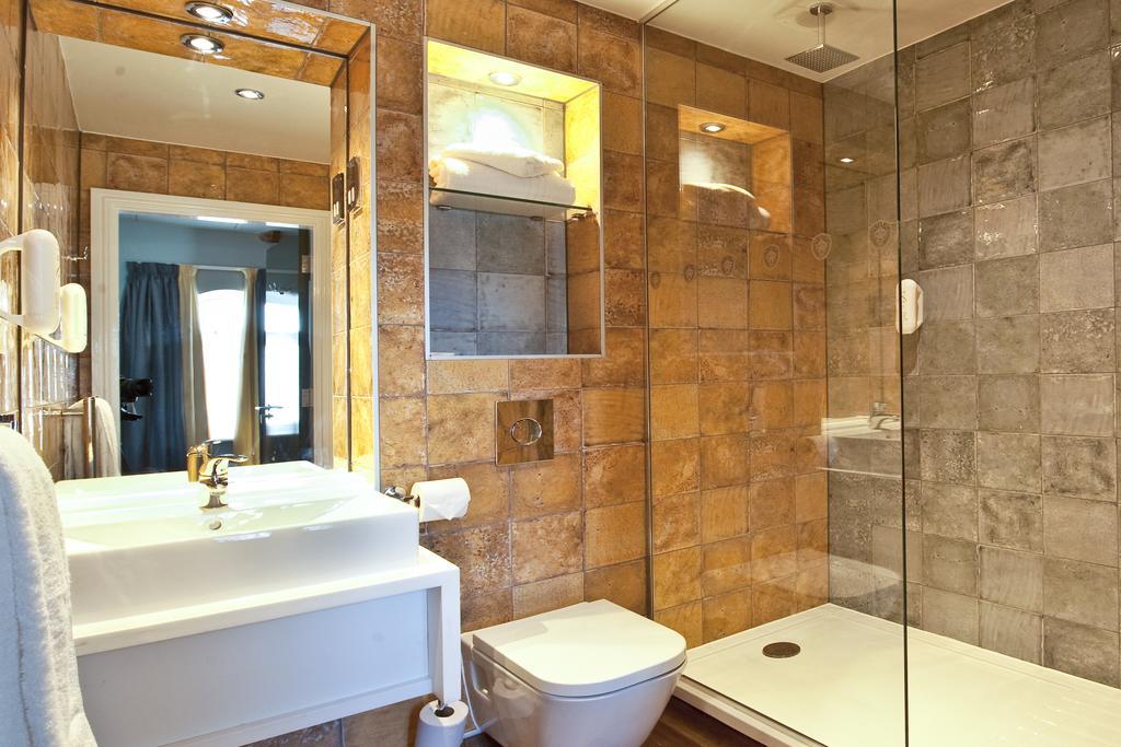 The Red Lion Wetherspoon Doncaster Room photo